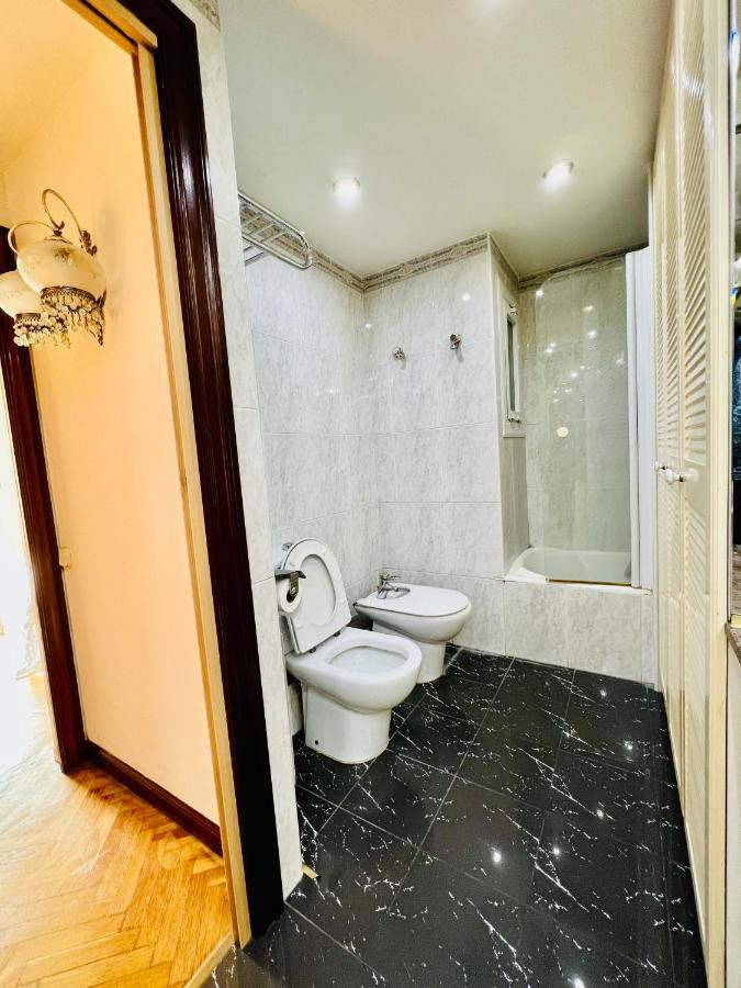 Your Second Home In Barcelona With Private Room And Private Bathroom Close To Montjuic, Pl Espana, La Rambla, Ferry Port Esterno foto