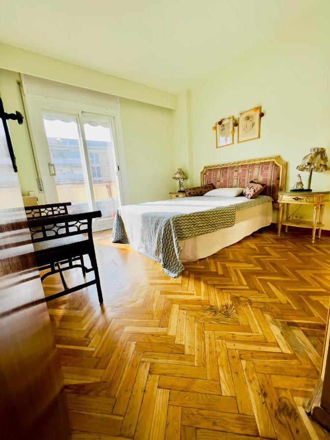 Your Second Home In Barcelona With Private Room And Private Bathroom Close To Montjuic, Pl Espana, La Rambla, Ferry Port Esterno foto